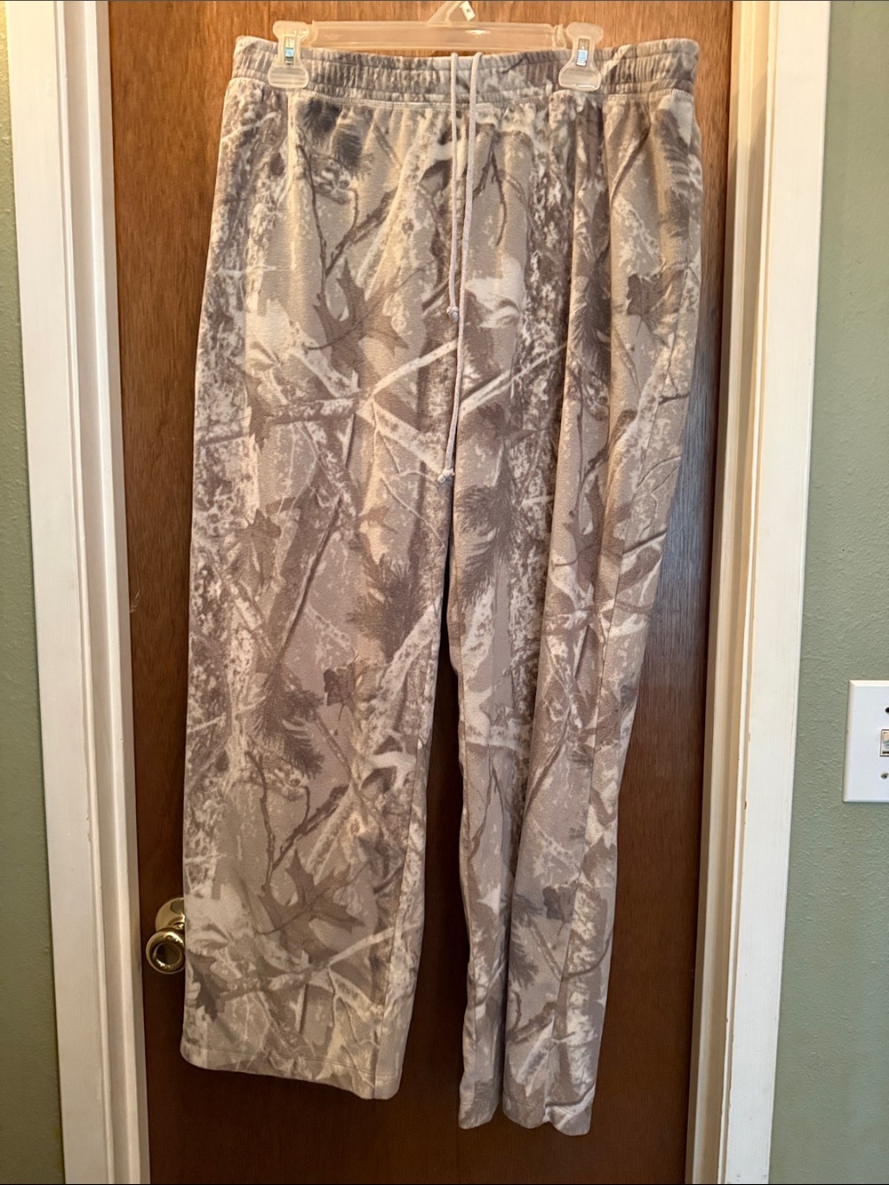 Aeropostale Men's Gray-Beige Camo Sweatpants